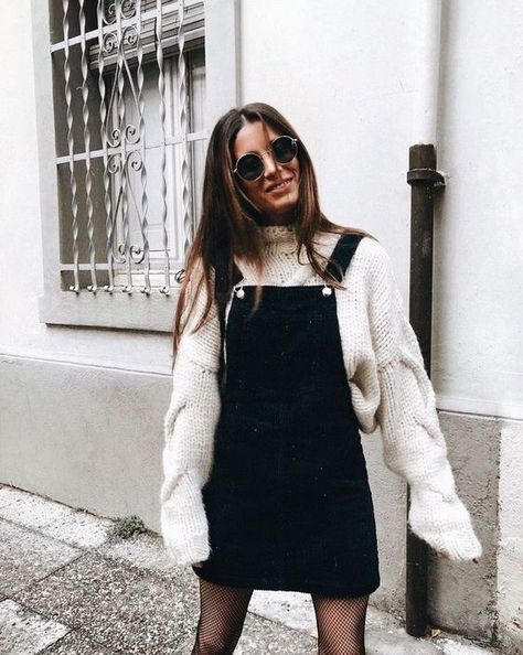 How to Wear Overalls: An Easy and Current Style Guide Black Overall Dress, Dresses And Tights, Look Grunge, White Cable Knit Sweater, Outfit Inspiration Women, Jeans Overall, Denim Overall Dress, Women Fashion Edgy, Transition Outfits