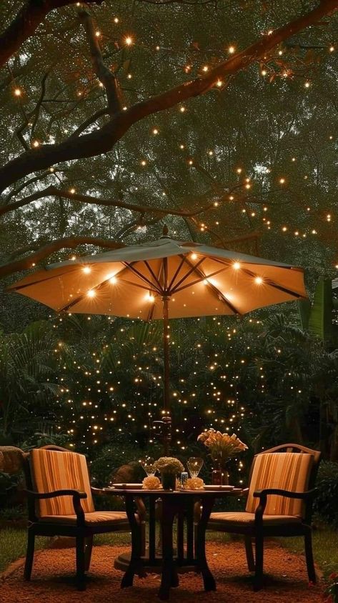 Outdoor Lighting Ideas Backyards Patio, Outdoor Umbrella Ideas, Outdoor Nook, Restaurant Outside, Patio Umbrella Lights, Diy Lights, Outdoor Lighting Design, Outdoor Fairy Lights, Umbrella Lights