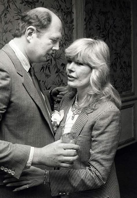 With friend Loretta Swit and David Ogden Stiers attending 28th Annual Genii Awards Luncheon on April 4, 1982 at the Beverly Wilshire Hotel in Beverly Hills, California. Charles Winchester, Loretta Swit, Alan Alda Mash, David Ogden Stiers, Mash 4077, Alan Alda, Dads Favorite, Ineffable Husbands, Hot Lips