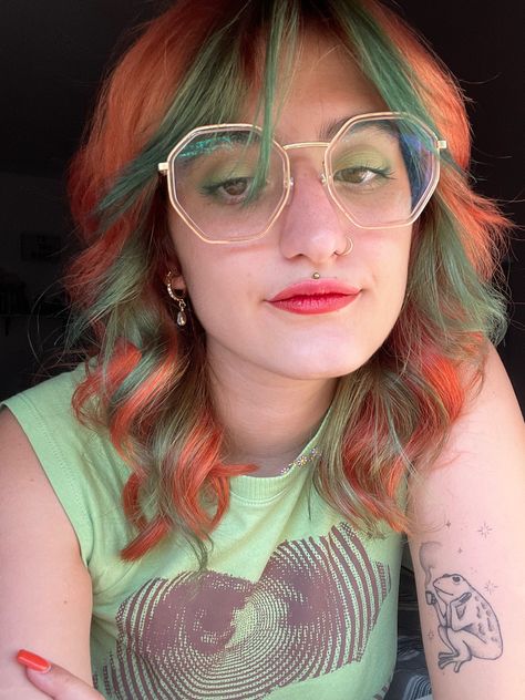 Ginger With Colored Streaks, Copper And Green Hair, Ginger And Green Hair, Orange Green Hair, Orange And Green Hair, Shag Wolfcut, Mullet Shag, Dyed Bangs, 19 Birthday