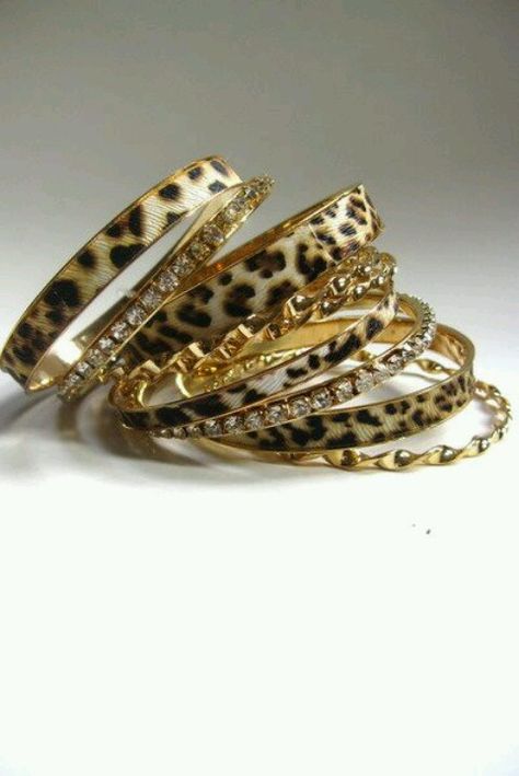 leopard bangles.loveeee Tooth Gem, Princess Jewelry, Leopard Fashion, Animal Print Fashion, Manifestation Board, Jewelry Lookbook, Jewelry Inspo, Dream Jewelry, Brad Pitt