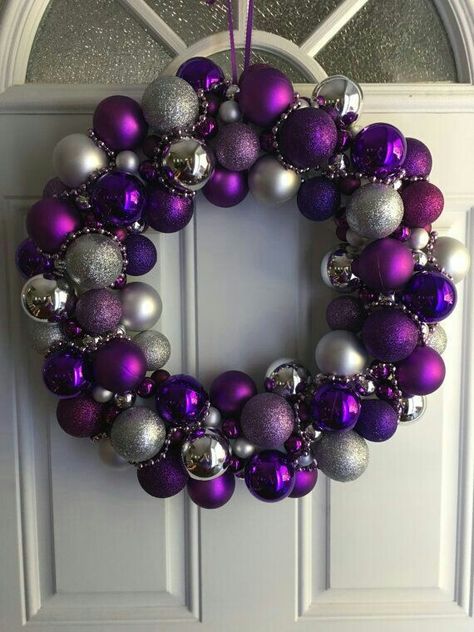 Purple Silver Christmas, Purple Christmas Wedding, Purple And Silver Christmas, Purple Wreaths, Purple Christmas Tree Decorations, Purple Christmas Wreath, Bulb Wreath, Purple Christmas Decorations, Christmas Purple