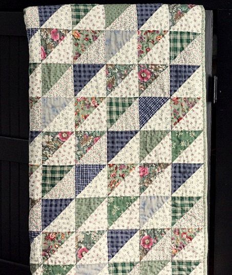 Scrap Fabric Quilt Patterns, Quilt Board, Hand Piecing, Half Square Triangle Quilts, Quilt Square, Half Square Triangle, Scrap Quilt, Scrap Fabric, Scrappy Quilt