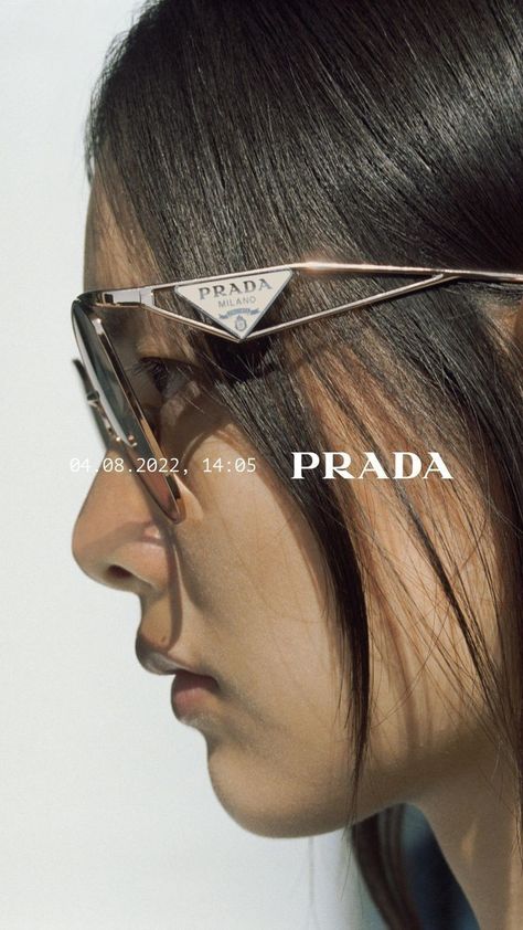 Prada Sunglasses Aesthetic, Sunglasses Aesthetic Outfit, Sunglass Photoshoot, Round Face Sunglasses, Sunglasses Aesthetic, Eyewear Campaign, Style Aesthetics, Prada Glasses, Sunglasses Outfit