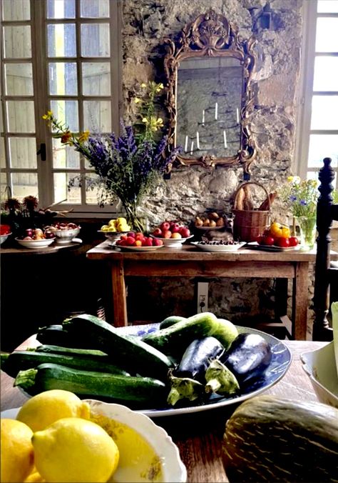 Hanging Garlic, Dream Kitchen, China Cabinet, Kitchen Ideas, Garlic, Herbs