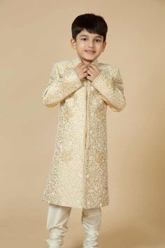 Kids Wedding Outfits Boys, Boys Dresses, Embroidery Zardozi, Wedding Outfit For Boys, Boys Kurta Design, Kids Dress Boys, Kids Ethnic Wear, Mens Wedding Attire, Wedding Dresses For Kids