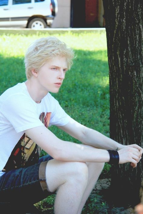 very pale russian boy You Are So Beautiful To Me, Modern Vampires, Fit Guys, Russian Men, Character Inspiration Male, Lean Body, Guy Pictures, Pose Reference, Male Models