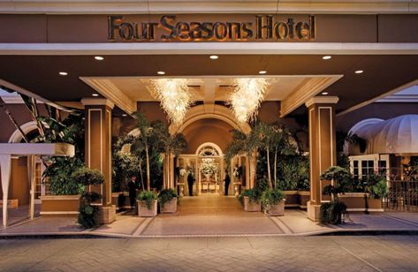 The Five Best 5 Star Hotels in Los Angeles Four Season Hotel, Hotel Los Angeles, Hotel Inspiration, Los Angeles Hotels, Hotel Entrance, Hotel Amenities, Hotel California, Nba Season, Four Season