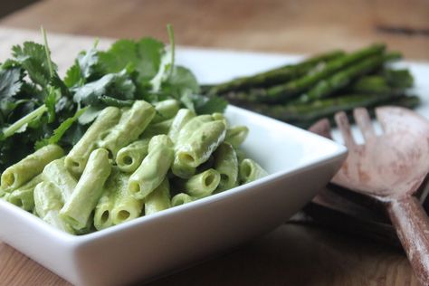 The ingredient list is intentionally short, but there is absolutely no shortage of flavor. The vibrant, earthy green freshness of the cilantro, coupled with the creaminess of the cashews makes for an indulgent meal that's super satisfying! Cilantro Pasta, Wheat Pasta Recipes, Low Fat Chicken Recipes, Pasta Sauce Recipe, Cilantro Sauce, Indulgent Food, Artichoke Recipes, Salad Sauce, Superfood Recipes