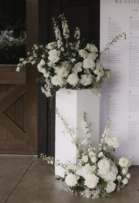 Wedding Ceremony Decoration, Altar Arrangements, Black And White Wedding Theme, Altar Arrangement, Yacht Wedding, Altar Flowers, Welcome Table, Wedding Floral Decor, White Wedding Theme