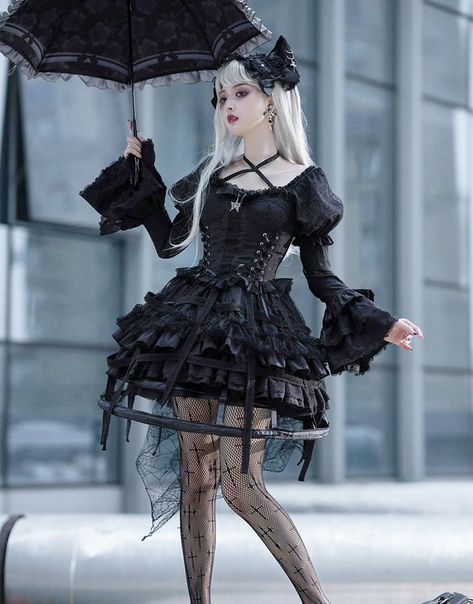 Gothic Pose Reference, Matriarchy Aesthetic, Gothic Lotia, Soft Gothic Outfits, Gothic Pose, Goth Poses, Umbrella Pose, Gothic Poses, Gothic Outfits