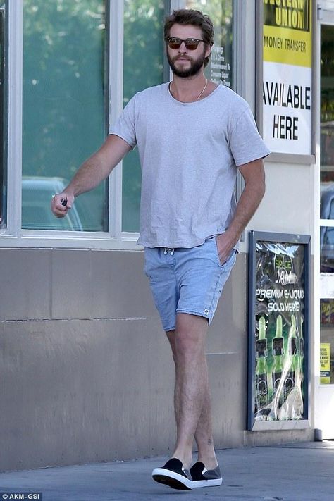 Liam Hemsworth wearing Vans Multicolor Slip-on Pro Slip On Outfit Men, Vans Slip On Outfit Men, Vans Slip On Outfit, Slip On Outfit, Celebrity Style Men, Grafic Art, Hemsworth Brothers, Hello Stranger, Celebrity Men