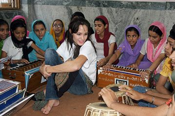 Angelina Jolie Charity, Brad Pitt And Angelina Jolie, Humanitarian Work, Jolie Pitt, Influential Women, Hollywood Star, Peace On Earth, Female Singers, Angelina Jolie