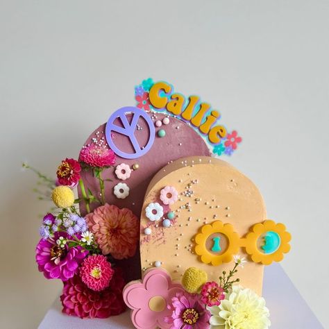 Cassie Watene | Bespoke Cakes on Instagram: "Callie girls flower 🌸 power cake! Lighting wasn’t on my side but I think this cake is colourful enough to still shine through. 🌸 Featuring our new mini and micro arch templates for this double arch cutie! Along with my signature ermine buttercream and white choc mud with raspberries added on the inside! 😍 Using @colour.mill mauve and mango for cake colours - CAS10 @ checkout for discount Fabulous toppers from @_miniandco_ 🌸 use CAS10 on website Cake Lighting, Flower Power Cake, Ermine Buttercream, Double Cake, Bespoke Cakes, White Choc, Baby Birthday Themes, Birthday Themes, Colorful Cakes