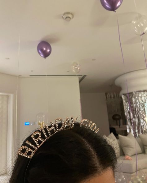 16 Th Birthday Party, Happy Birthday Photo Ideas, Birthday Party Ideas 16, Birthday Girl Aesthetic, 23 Bday, 21 Aesthetic, 17 Doğum Günü, Birthday 17, Birthday Poses