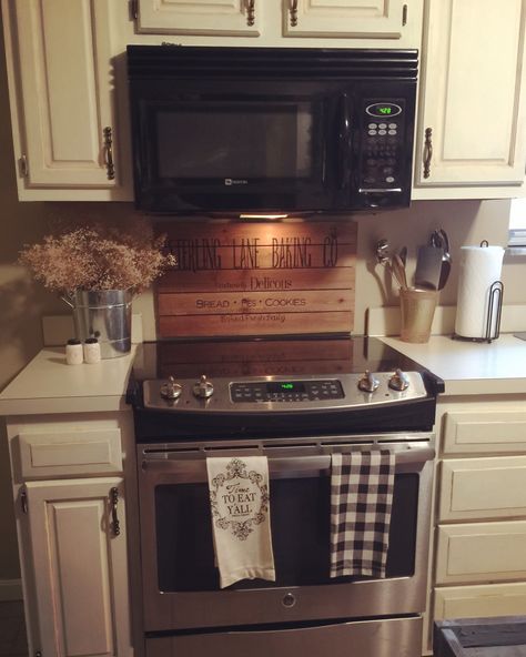 Wooden farmhouse bakery sign. Placed behind a stove that lacks a backsplash. Behind Oven Backsplash, Wall Behind Stove Ideas Kitchens, Behind Oven Decor, Behind Stove Decor Ideas, Above Stove Ideas, Oven Decor, Farmhouse Bakery, Flat Top Stove, Split Level Kitchen