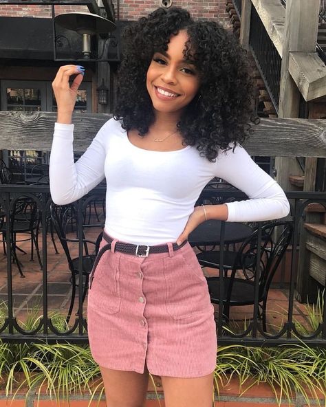 Baddie Outfit, Curly Lace Front Wigs, Foto Tips, Outfit Trends, Mode Inspiration, Looks Vintage, Outfits Casuales, Skirt Outfits, Teen Fashion