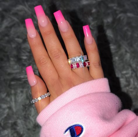 @aliyacataleya Unghie Sfumate, Gel Pedicure, French Pedicure, Pink Ombre Nails, Life Styles, Ombre Acrylic Nails, Claw Nails, Nail Colours, Nail Sets