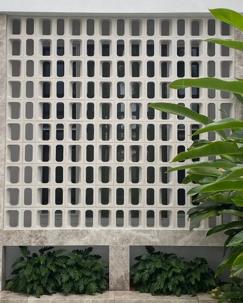 TOMFEREDAY – Omni Block Jali Facade, Ventilation Block, Breeze Block Wall, Screen Block, Concrete Block Walls, Apartments Exterior, Breeze Blocks, University Architecture, Concrete Facade