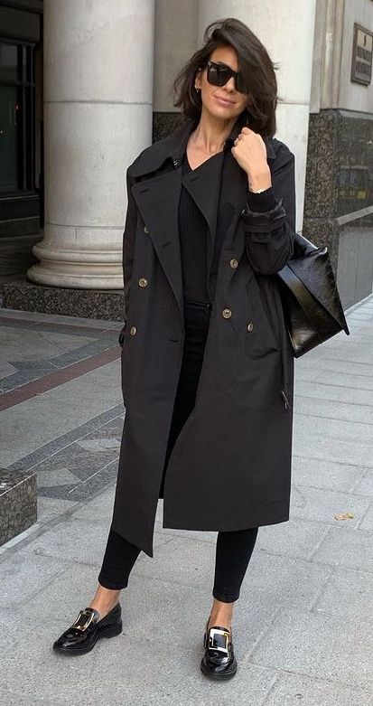 Black Winter Trench Coat Outfit, Black Trenchcoat Outfit Women, Long Black Trench Coat Outfit, Black Trench Coat Outfit Classy, Afternoon Tea Outfit Winter, Black Trench Outfit, Black Trench Coat Outfit Casual, Black Trenchcoat Outfit, Court Shoes Outfit