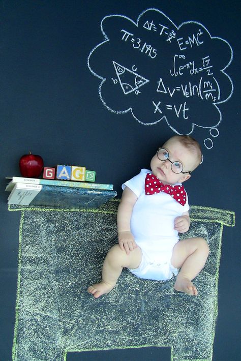 August picture: Back to school Back To School Baby Milestone Picture, August Baby Pictures Ideas, August Baby Photoshoot, Baby Birthday Design, 2 Month Old Baby, August Baby, Baby Milestones Pictures, Monthly Pictures, Monthly Baby Pictures