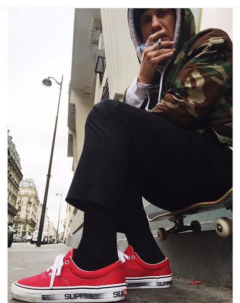 Vans X supreme Motion Logo, Vans Outfit, Style Vans, Vans Era, Outfits Streetwear, Skate Wear, Vans Style, Streetwear Shop, Red Sneakers