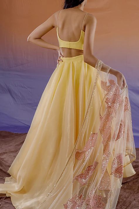 Light Yellow Lehenga, Lemon Yellow Lehenga, Yellow Organza Lehenga, Evening Dress Wedding, Berry Dress, Organza Lehenga, Yellow Lehenga, Zari Embroidery, Organza Wedding