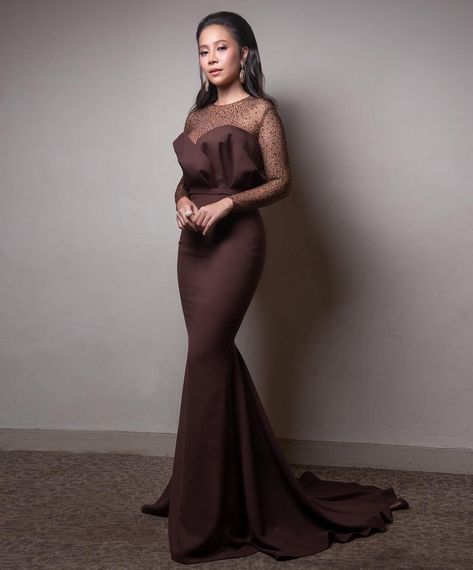 Dinner Gowns Nigerian Long, Gala Night Outfit Classy Gowns, Duchess Material Gown Styles, Dinner Gowns Nigerian, Dinner Dresses Classy Elegant Long, Dinner Gowns Classy Night, Robe Dote, Dinner Gowns Classy, Dinner Dress Classy Elegant