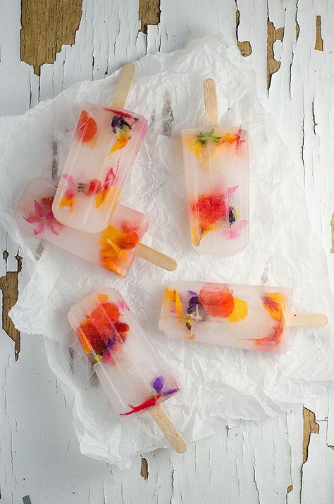 Edible Flowers Recipes, Edible Creations, Orange Blossom Water, Summer Bridal Showers, Popsicle Recipes, Flower Food, Summer Refreshments, Ice Pops, Wedding Desserts