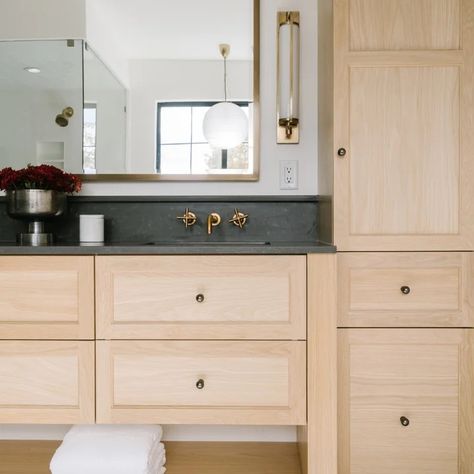 75 Bathroom with Light Wood Cabinets and Black Countertops Ideas You'll Love - March, 2024 | Houzz Bathroom Grey Countertop, Wood Cabinets And Black Countertops, Small Bathroom Grey, Bathroom Transitional, Countertops Ideas, Built In Vanity, Recessed Panel Cabinets, Light Wood Cabinets, Black Countertops