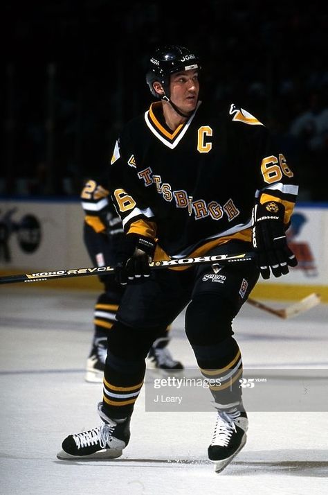 Mario Lemieux, Pittsburgh Penguins Hockey, Penguins Hockey, Stanley Cup Champions, Nhl Players, National Hockey League, Hockey Teams, Pittsburgh Penguins, Hockey Players