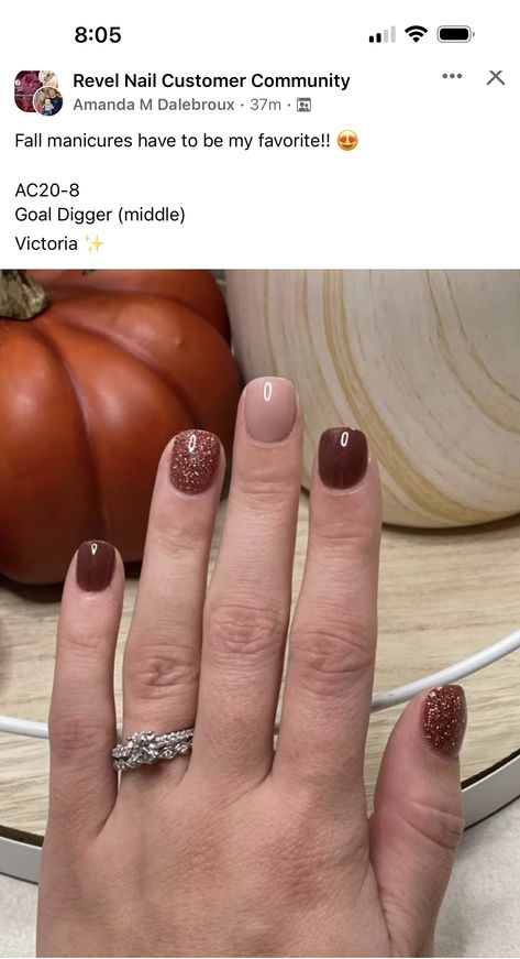 Easy Fall Dip Nails, Nail Ideas With Brown, Thanksgiving Nails Dipped, Fall Nails Accent Nail, November Dip Nails 2023, Thanksgiving Shellac Nails, Burgundy And Tan Nails, Fall Colors Nails Gel, Thanks Giving Nails Short