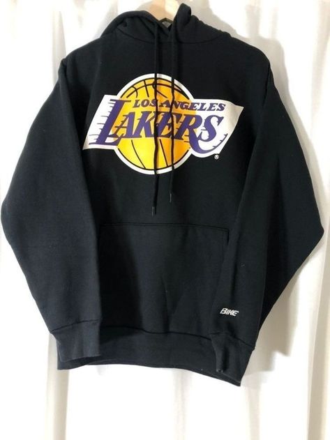 Nba Clothes, Lakers Outfit, Lakers Hoodie, Baseball Jacket Outfit, Basketball Clothes, Trendy Hoodies, Causal Outfits, 80s Vintage, Teenage Fashion Outfits