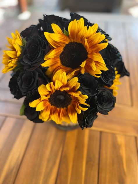 Black Rose And Sunflower Bouquet, Black Roses With Sunflowers, Sunflowers And Black Roses, Black Sunflower Bouquet, Gothic Sunflower Wedding, Dark Sunflower Bouquet, Black Wedding With Sunflowers, Black And White Wedding With Sunflowers, Black And Sunflower Wedding