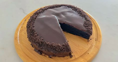 How to Make the Viral 3-Ingredient Oreo Cake 3 Ingredient Oreo Cake Recipe, 3 Ingredient Chocolate Cake, 3 Ingredient Cupcakes, 3 Ingredient Oreo Cake, Kit Kat Cheesecake, Easy Oreo Cake, Oreo Cake Recipe, 3 Ingredient Cookies, Bariatric Food