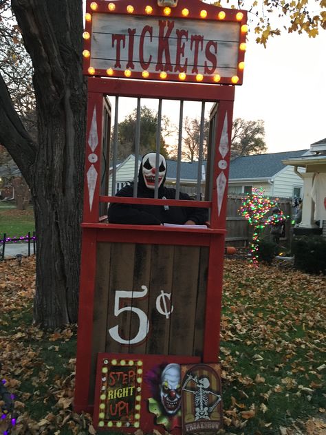 Ticket Booth Scary Ticket Booth, Ticket Booth Halloween, Ticket Booth Ideas, Ticket Booth Carnival, Halloween Ticket Booth, Diy Ticket Booth, Cubicle Halloween, Clown Halloween Party, Halloween Tickets