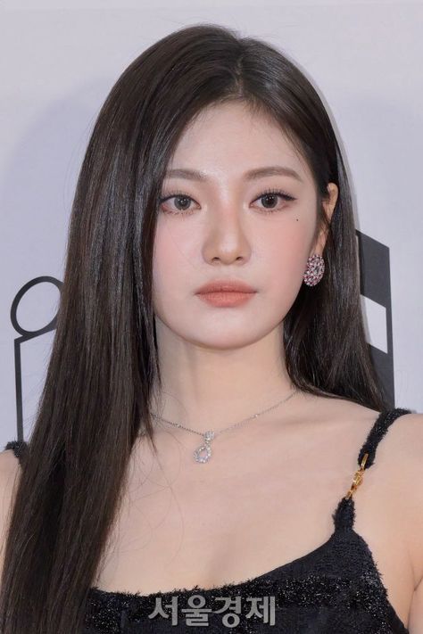 231010 #aespa at 2023 The Fact Music Awards (TMA) Red Carpet Ningning Makeup, Eyebrow Makeup Tutorial, Without Makeup, Fantasy Jewelry, Eyebrow Makeup, Blush Makeup, Blackpink Fashion, Body Skin, Makeup Inspo