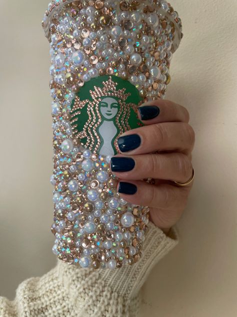 Amazing rhinestone tumbler Girly Glitter Tumbler, Starbucks Cups Rhinestones, Starbucks Rhinestone Tumbler, Custom Bling Cups, Pearl Rhinestone Tumbler, Starbucks Bling Cup, Rhinestone Tumbler Lids, Bling Cup Ideas, Crafts With Rhinestones