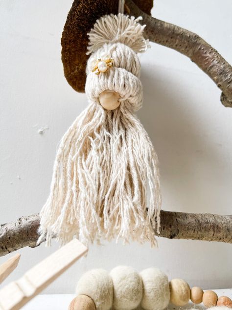 How to make Tassel Gnome Diy Macrame Gnome, Macrame Gnome Tutorial, Macrame Gnomes Diy, Macrame Gnome, Clay Gift Tags, Christmas Clothespins, How To Make Tassels, Yarn Dolls, Christmas Arts And Crafts