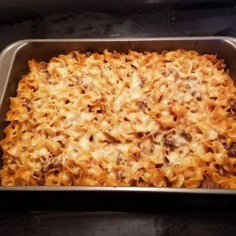 Delicious Amish Country Casserole - Life with Susan Amish Country Casserole, Casserole Ground Beef, Country Casserole, Southwest Chicken Soup, Pumpkin Custard, Making Homemade Pizza, Fun Salads, Amish Recipes, Yummy Salad Recipes