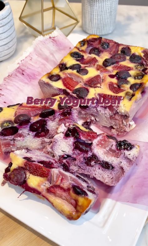 Easy Breakfast Berry Yogurt Bake, Berry Yogurt Bake, Gf Muffins, Leftover Ideas, Greek Yogurt Cake, Yogurt Bread, Ww Breakfast, Berry Yogurt, Breakfast Keto