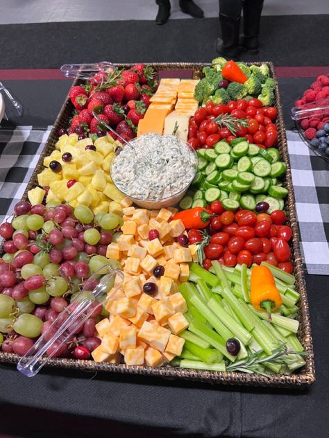 Birthday Party Appetizers For A Crowd, Fruit And Veggie Bar, Veggie Displays For Parties, Graduation Party On A Budget Diy, Charcuterie Board Ideas Graduation Party, Grad Party Snack Table, Grad Party Side Dishes, Graduation Buffet Ideas, 16th Birthday Food Ideas