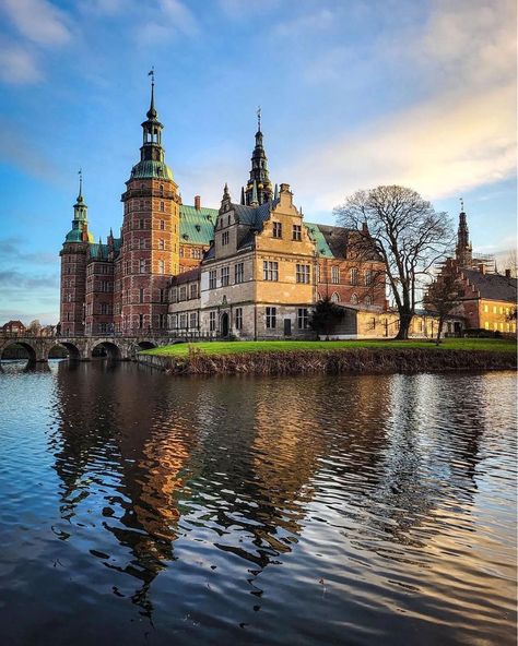 Frederiksborg Castle is a palatial complex in Hillerød, Denmark. It was built as a royal residence for King Christian IV of Denmark-Norway in the early 17th century, replacing an older castle acquired by Frederick II and becoming the largest Renaissance residence in Scandinavia Norway Castle, Watch Sunset, Sugarloaf Mountain, Royal Residence, Top Travel Destinations, Ancient Temples, March 2023, Old Church, Travel Videos