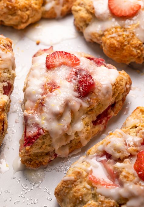 Fresh Strawberry Scones with Lemon Glaze - Baker by Nature Lemon Rosemary Scones, Strawberry Scone, Tea Scones, Breakfast Scones, Homemade Brunch, Strawberry Scones, Bistro Menu, Fresh Strawberry Recipes, Scone Recipes