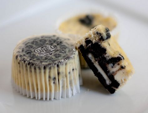 Oreo cheesecakes Oreo Cheesecake Cupcakes, Cookies And Cream Cheesecake, Popular Cookies, Cream Cheesecake, Brownie Cupcakes, Cheesecake Cupcakes, Oreo Cheesecake, Cupcake Cake, Köstliche Desserts