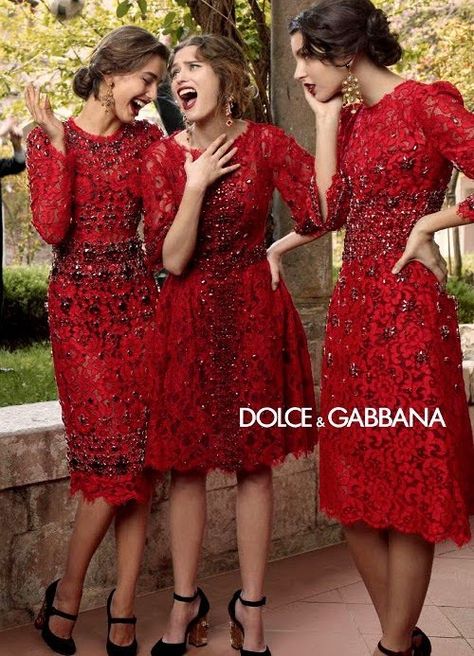 Dolce and Gabbana vintage red Women In Red, Mode Editorials, Looks Party, فستان سهرة, Red Dresses, Milan Fashion Weeks, Red Fashion, Gold Style, Teen Fashion