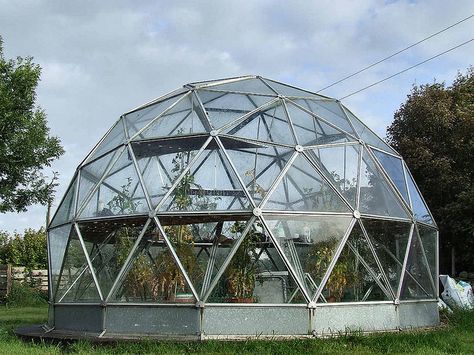 Geodesic dream green house Greenhouse Pictures, Geodesic Dome Kit, Geodesic Dome Greenhouse, Dome Greenhouse, Dome Home, Green Houses, Dome House, Diy Greenhouse, Interesting Buildings