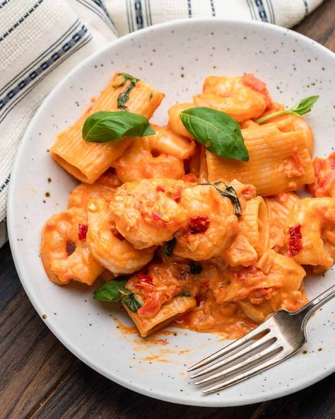 Spicy Shrimp Pasta, Sip And Feast, Scallop Pasta, Vodka Sauce Pasta, Lemon Garlic Shrimp Pasta, Rigatoni Recipes, Pink Sauce, Vodka Pasta, Lemon Garlic Shrimp