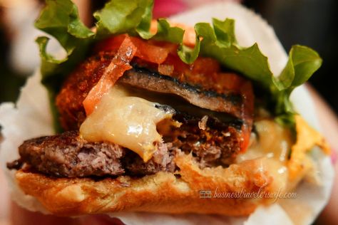 indulge like a food in NYC - what to eat in New York shake shack Food In Nyc, Shake Shack, Nyc Food, What To Eat, Foodie Travel, New York Travel, A Food, New York, Baking