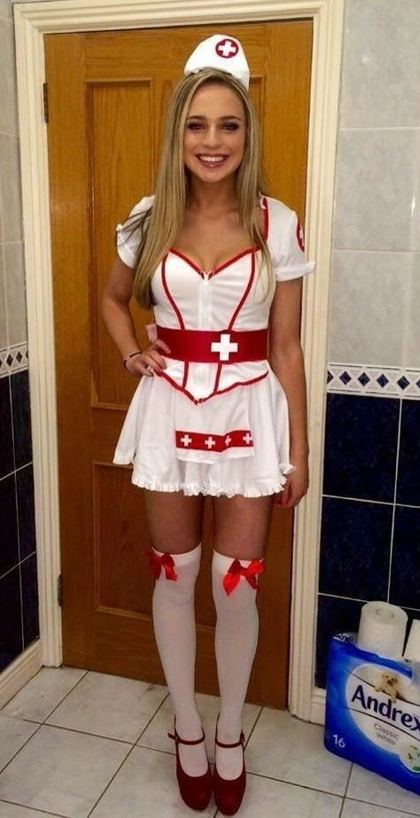 Nurse Costume Couple, Nurse Costume Aesthetic, Maid Halloween Costume College, Evil Nurse Costume, Nurse Costume Diy, Diy Nurse Costume, Nurse Costume Women, Halloween Nurse Makeup, Scary Nurse Costume